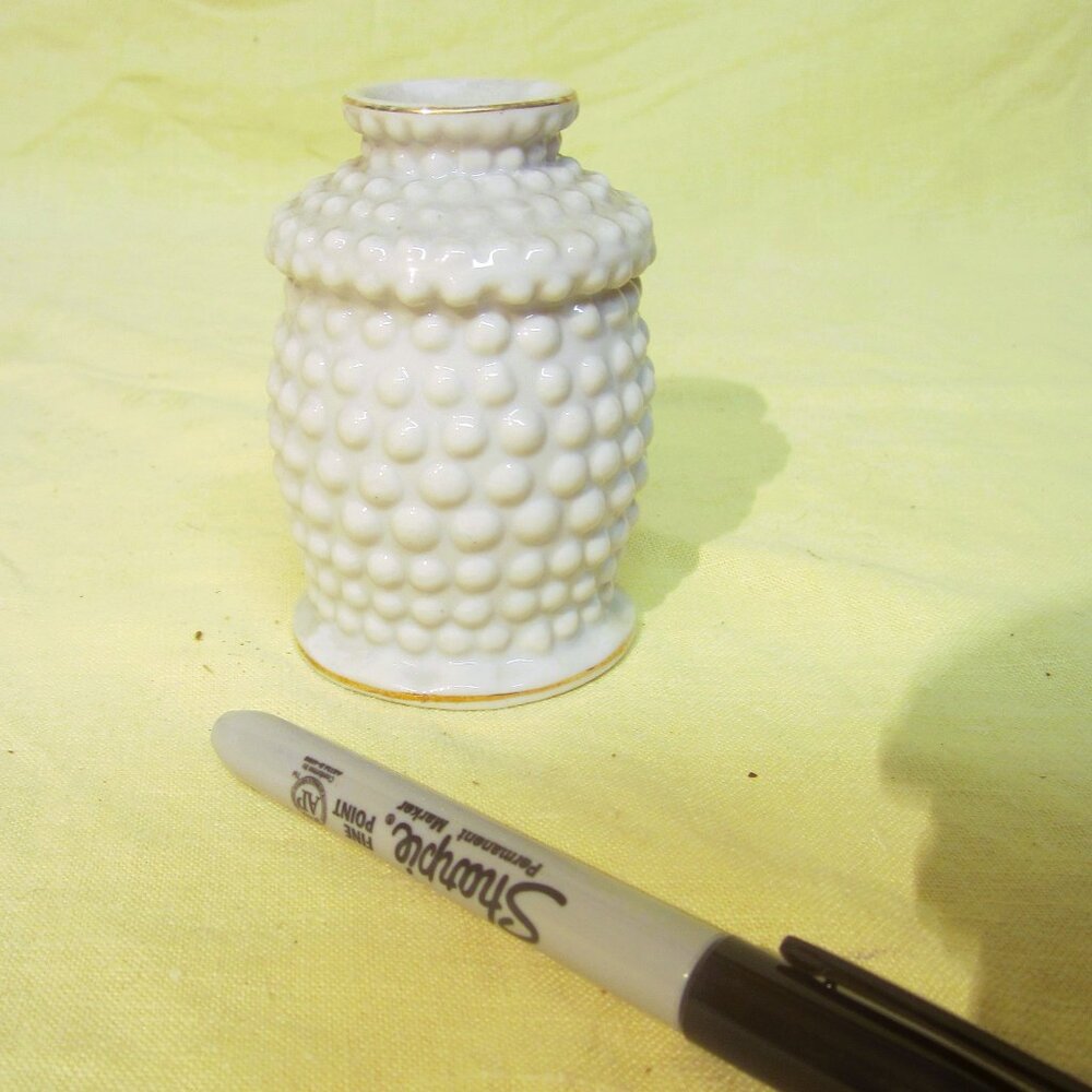 VTG WHITE HOBNAIL CERAMIC BUD VASE OR JAR
